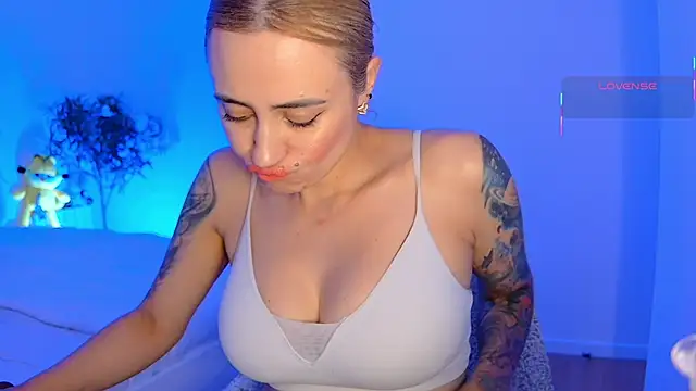 pennyyy_ Adlı Modelin Canlı XXX Sohbeti