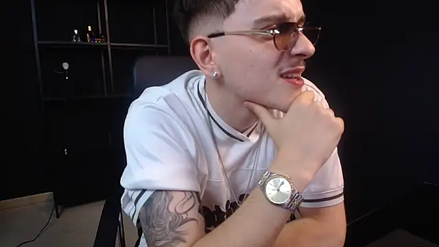 FelixStarkk 现场XXX聊天