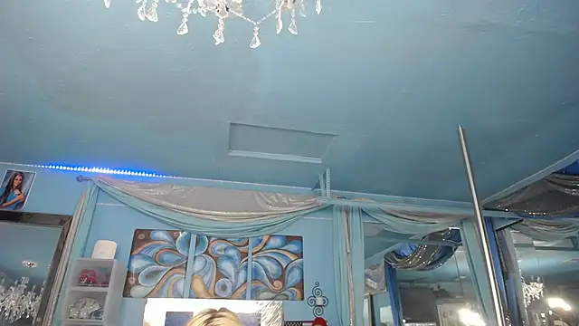 ADRIANNA_FOXのライブXXXチャット