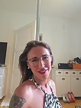 Klamsine Live XXX-Chat