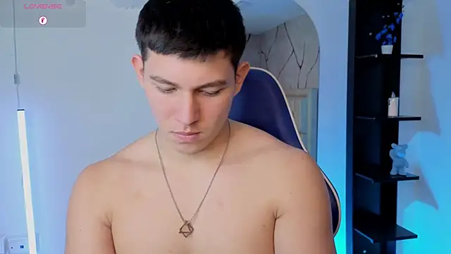 JamesCr_ Live XXX-Chat