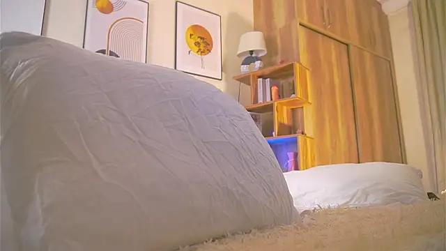 XXX chat uživo modela TennieHartney