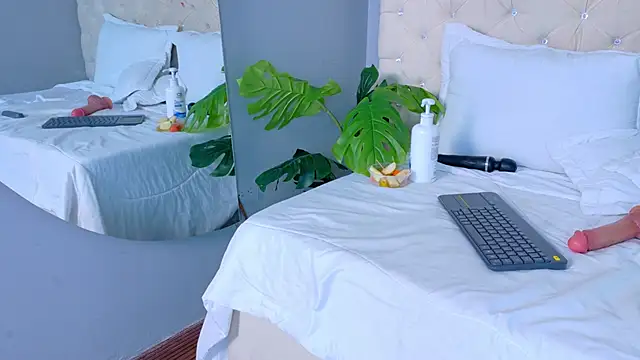 VioletBloomm's Live XXX Chat