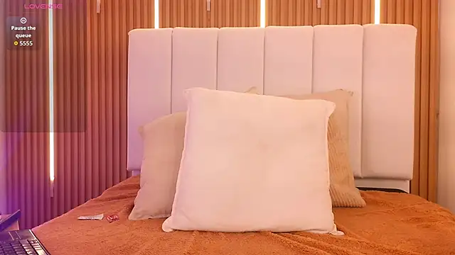 KimSensual_ élő XXX-chatje