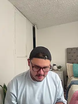 دردشة SubBoy_bear الجنسية المباشرة