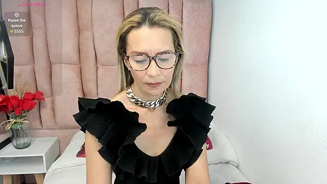 Issa_Milf__ Adlı Modelin Canlı XXX Sohbeti