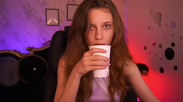 CuteeFoxy Adlı Modelin Canlı XXX Sohbeti