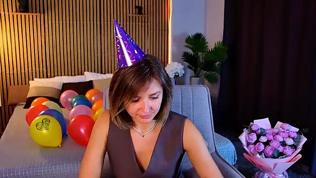 EmeraldGlow Live XXX Chat
