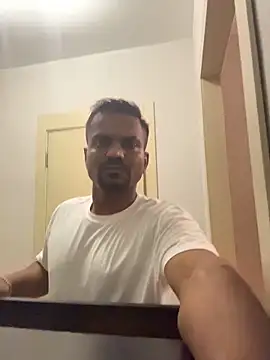 XXX chat uživo modela bhagihero