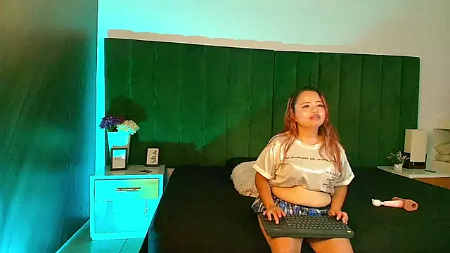 Chat XXX en directo de Alana_Petite_