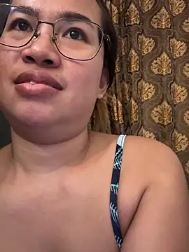 XXX chat uživo modela Ponthip