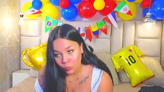 Chat +18 de EmilyQueen3x ao vivo