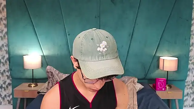 Aaron_Eze Chat XXX live