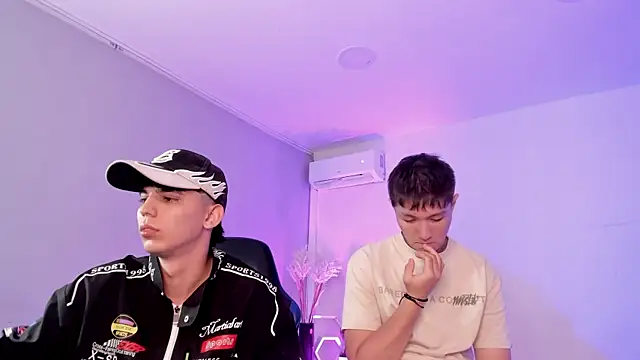 Handsomeboyss19 Live XXX Chat