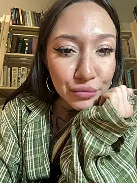 SaintSquirt Adlı Modelin Canlı XXX Sohbeti