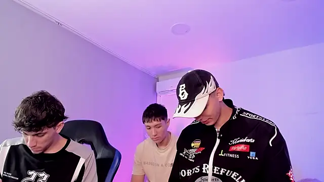 Handsomeboyss19 Live XXX-Chat