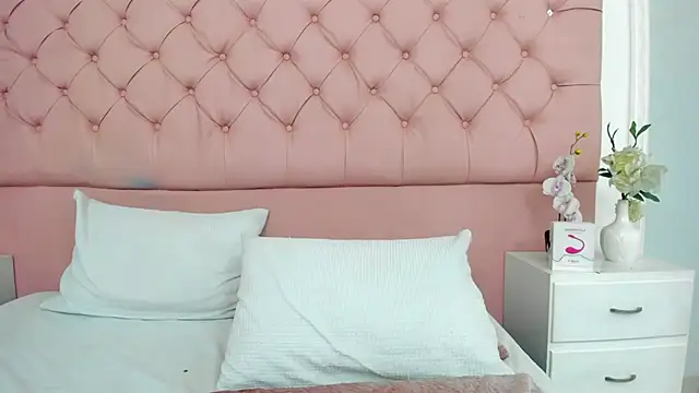 SarahDoll__ Chat XXX in diretta