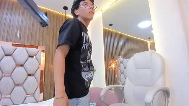 Pertunjukan Kamera Web adams_bobby
