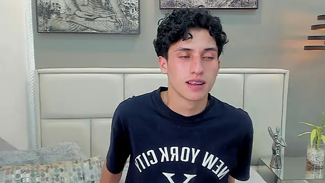 צ'אט XXX בשידור חי של thom_ames