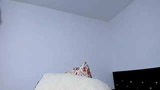 צ'אט XXX בשידור חי של 77Neferkitty77