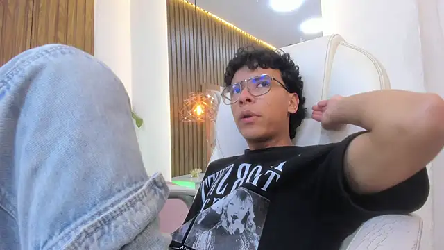 adams_bobby Show in webcam