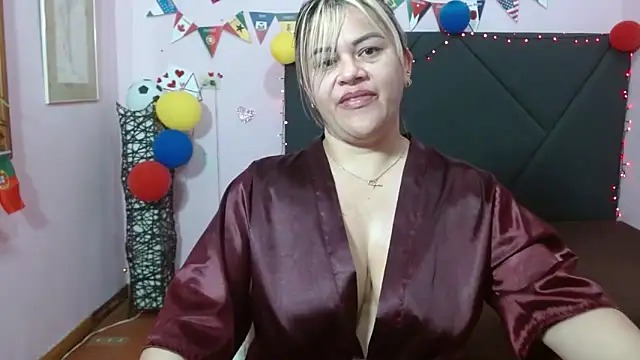 pamela_echeverria Adlı Modelin Canlı XXX Sohbeti