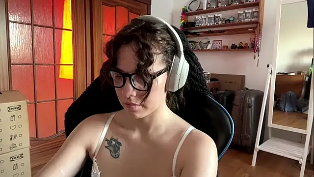 Онлайн ча т XXX PillowPeachX