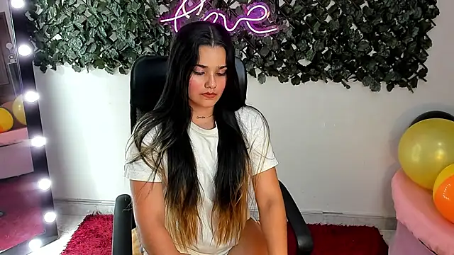 DestinyHills – Naživo XXX chat