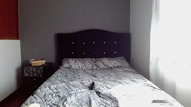 Emilia_1995 Adlı Modelin Canlı XXX Sohbeti