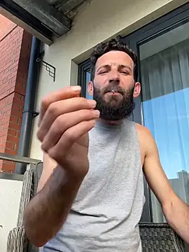 Michel_huge Chat XXX in diretta