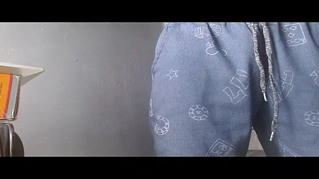 Larry-n-clouds Adlı Modelin Canlı XXX Sohbeti