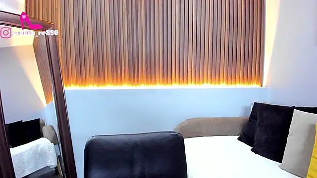 LenaRuiz_ XXX чат на живо