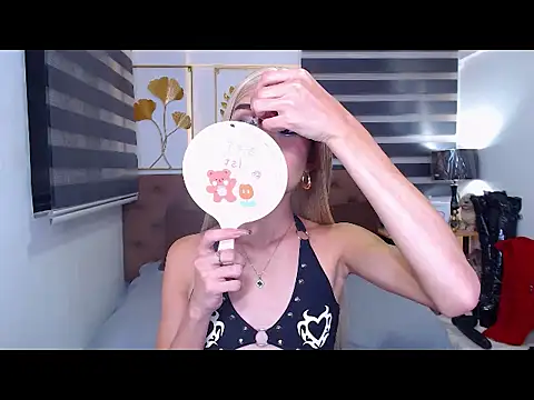 JuicyCockThea live XXX chat