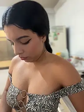 Arianna_Moore Adlı Modelin Canlı XXX Sohbeti
