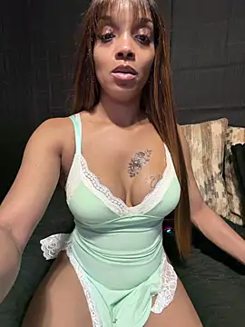 Chat +18 de Rakiyahcharms ao vivo