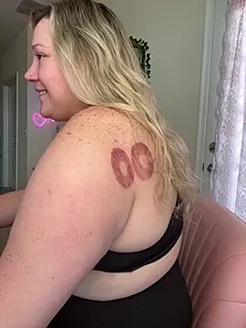 PiggyRose Live XXX Chat