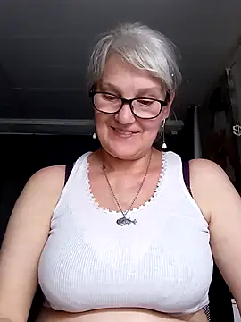 Chat +18 de irinamaux ao vivo