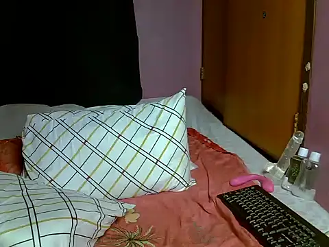 Queen_petite_ Obrolan Langsung XXX