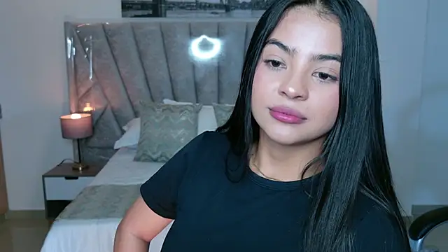 Chat +18 de Layla_Breezee ao vivo
