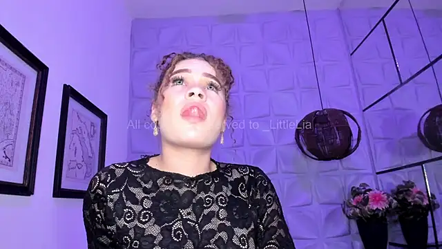 _LittleLia Adlı Modelin Canlı XXX Sohbeti