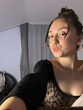 Онлайн чат XXX CristinaSw