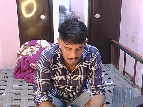 HotXKrish Adlı Modelin Canlı XXX Sohbeti