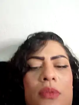 Chat +18 de Zaahrinha ao vivo