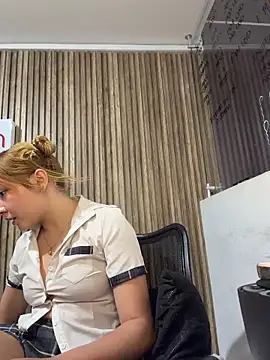 Chatroom XXX en direct de JuliethMoss