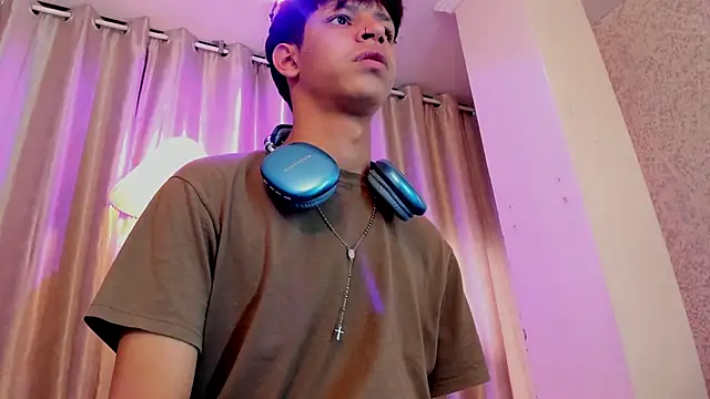 צ'אט XXX בשידור חי של Ethan_qop
