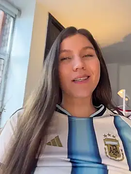 AmelieLaurent_ Adlı Modelin Canlı XXX Sohbeti