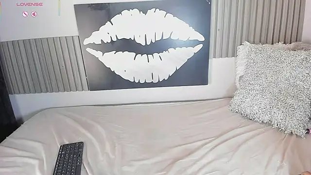 Karlie_moore_'s Live XXX Chat
