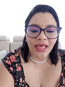 Chat +18 de SelennaCooper ao vivo