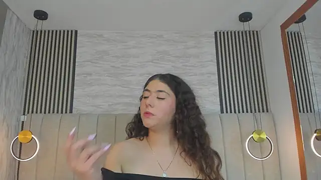 Chat +18 de emaflorezz ao vivo
