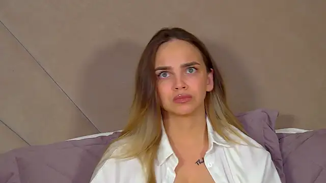 AnitaVenture Adlı Modelin Canlı XXX Sohbeti